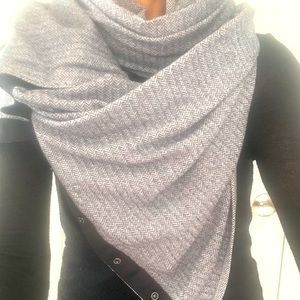 Lululemon Vinyasa Scarf Wrap -Gray/Black